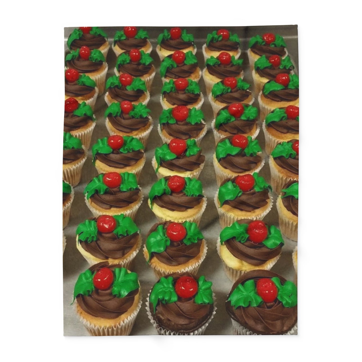 Cupcakes Fleece Blanket - Cozy Arctic Winter Vibes