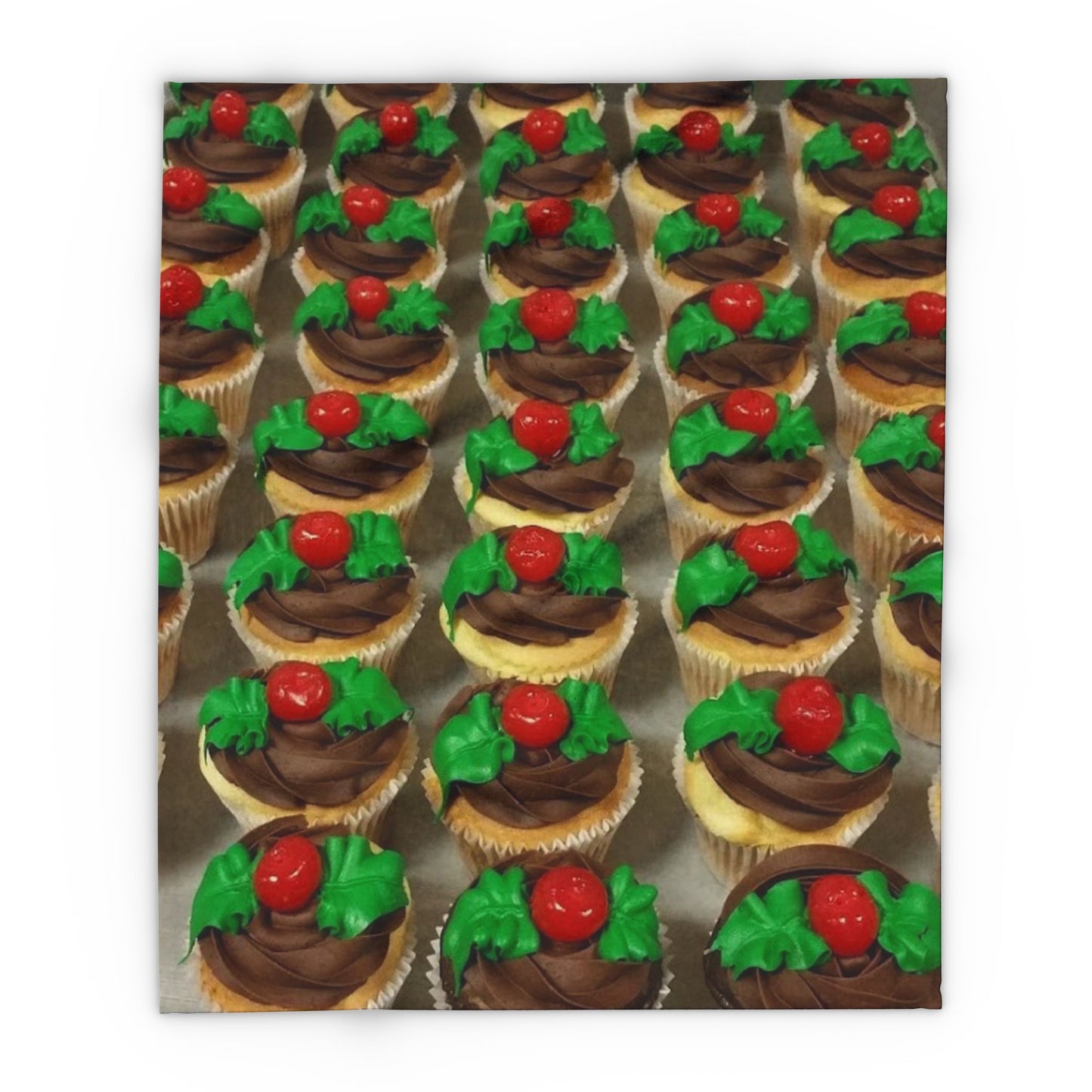 Cupcakes Fleece Blanket - Cozy Arctic Winter Vibes