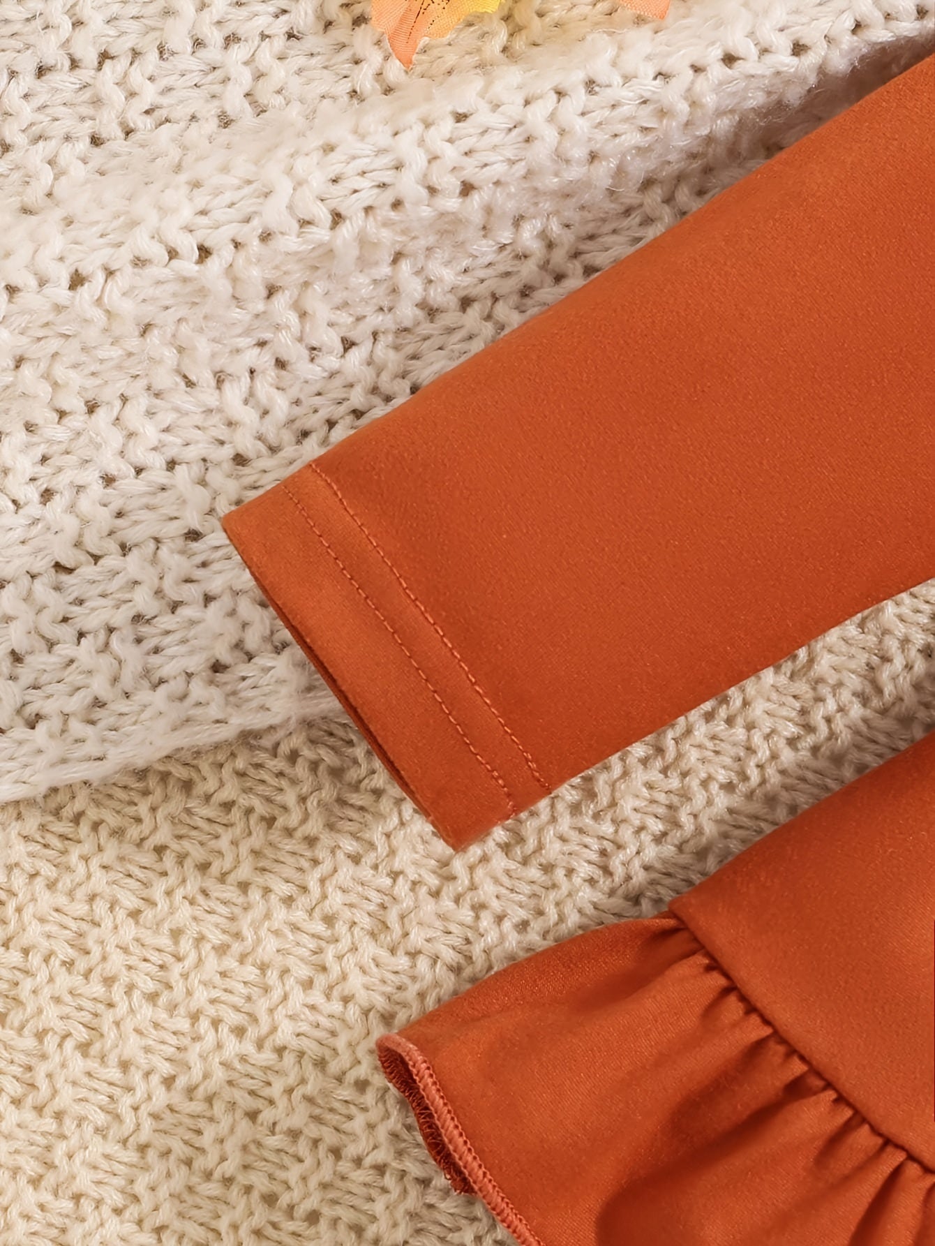 🎃 Baby Girl's 3-Piece Halloween Outfit: Pumpkin Print Long-Sleeve Ruffled Top, Matching Pants & Hair Accessory (Soft Knit, Fall/Winter Casual)