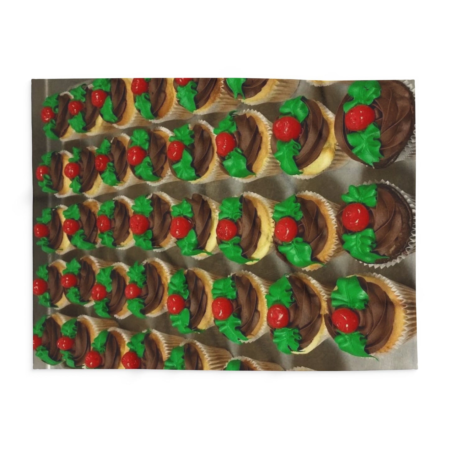 Cupcakes Fleece Blanket - Cozy Arctic Winter Vibes