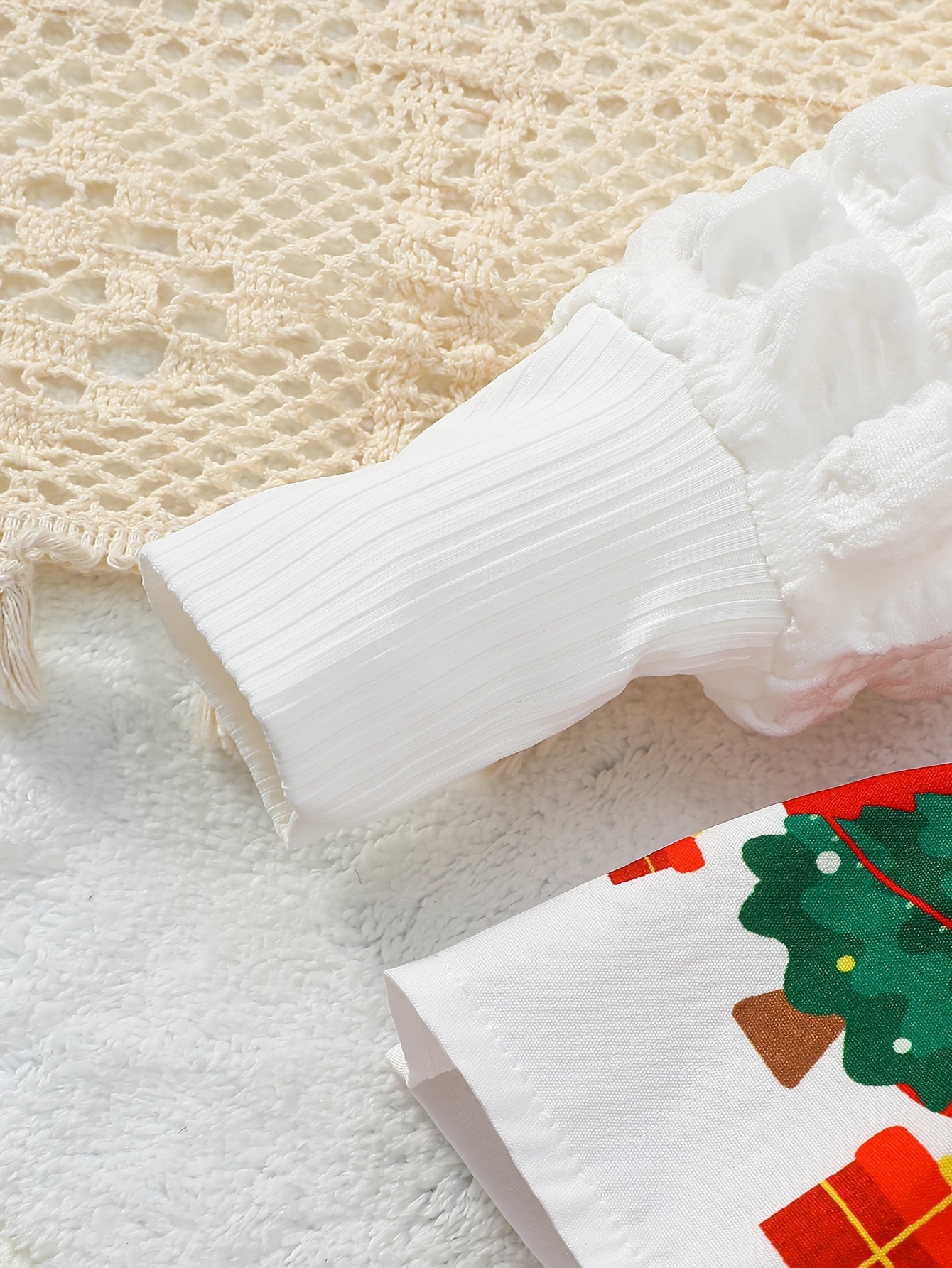 🎄 Christmas Baby Girl's 3-Piece Outfit: Santa Print Romper Dress, Headscarf & Socks Set (Long Sleeve, Round Neck, Lantern Sleeves)