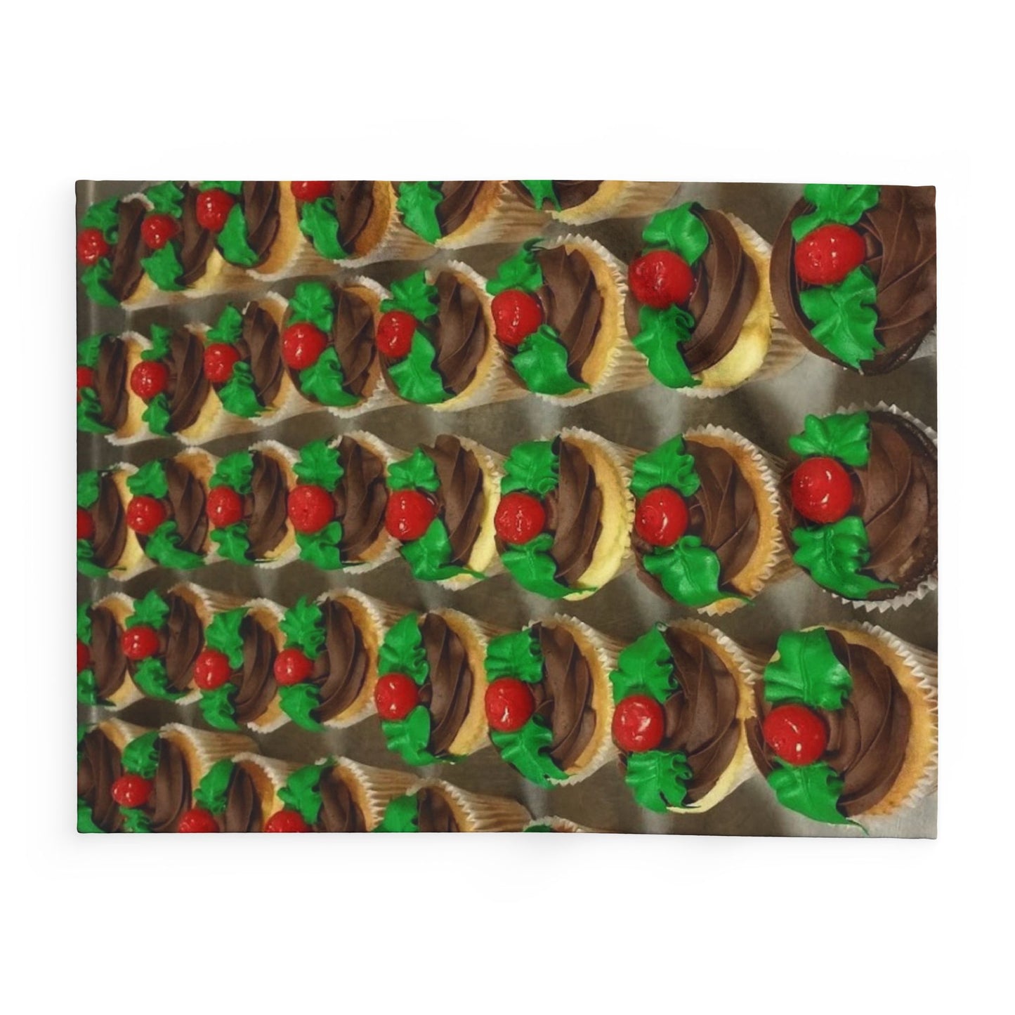 Cupcakes Fleece Blanket - Cozy Arctic Winter Vibes