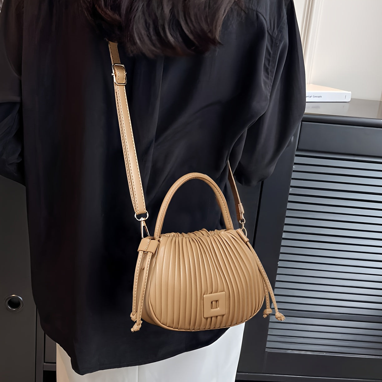 The Terilte Women'S Drawstring Bucket Bag Is a Pleated Handbag That Can Also Be Used As a Crossbody Bag. It Features a Detachable Shoulder Strap, Allowing for Easy Transitions Between a Handbag, Shoulder Bag, And Crossbody Ba